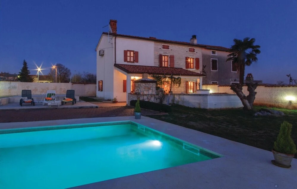 Stunning Home In Hrboki