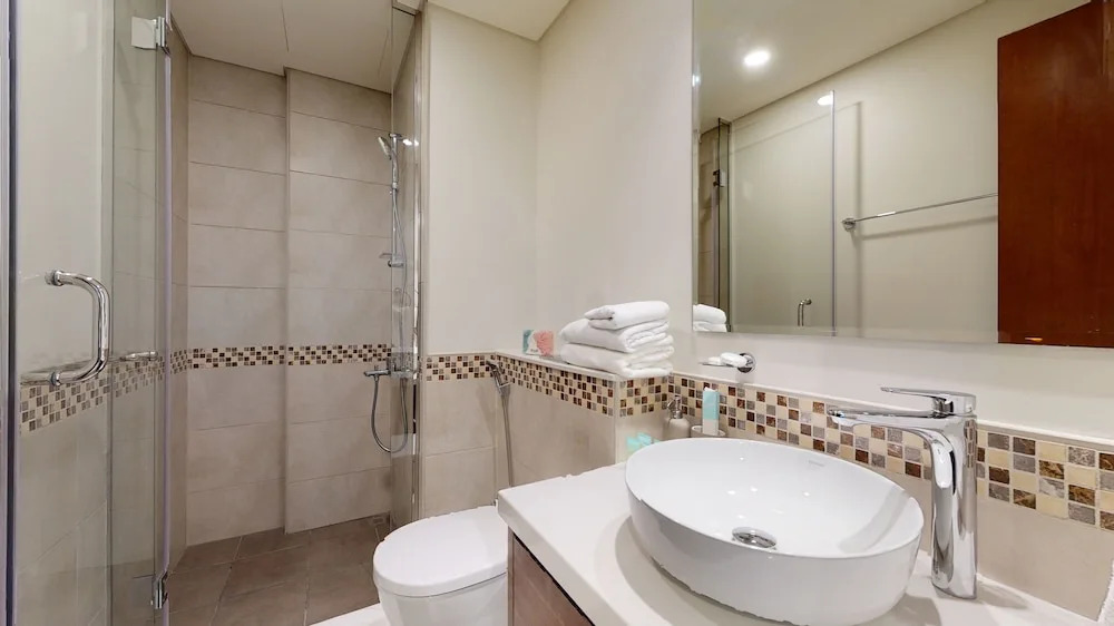 WelHome - Cozy 1BR With Private Balcony Steps From the Canal