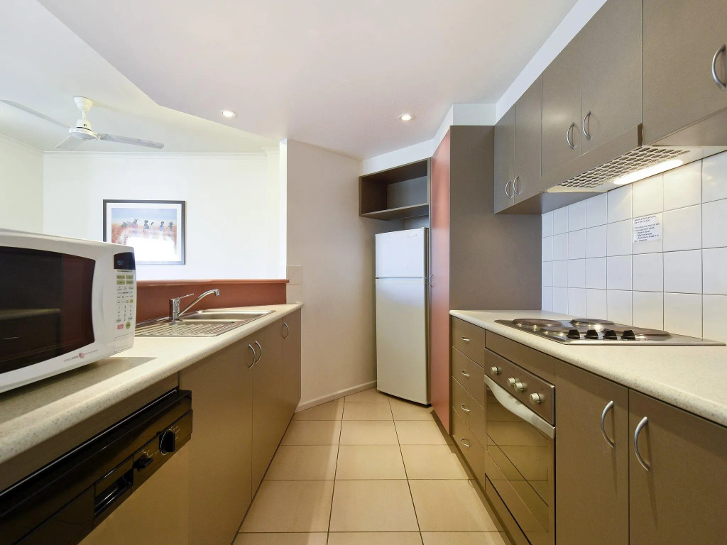 Metro Advance Apartments & Hotel
