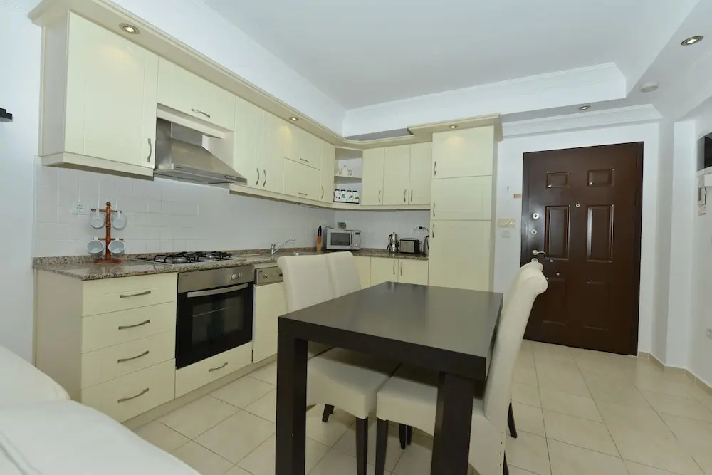 Saros Apartments