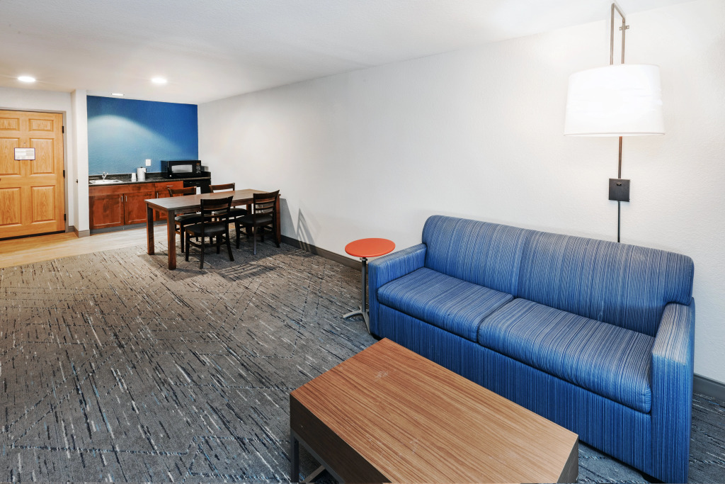 Holiday Inn Express & Suites Tulsa S Broken Arrow Hwy 51 by IHG