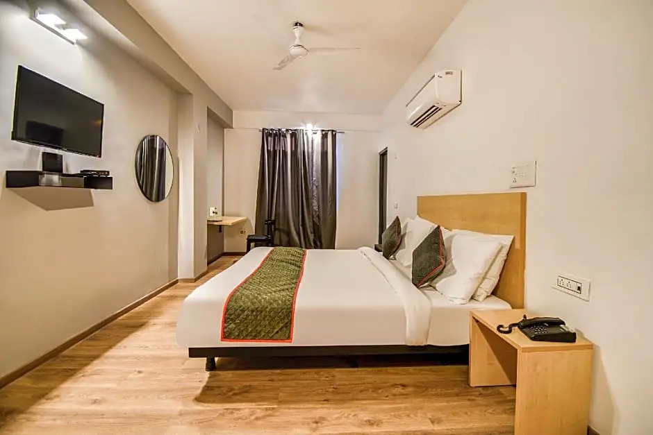 OYO Townhouse 263 Hotel Luxurs Shri Gopal Nagar