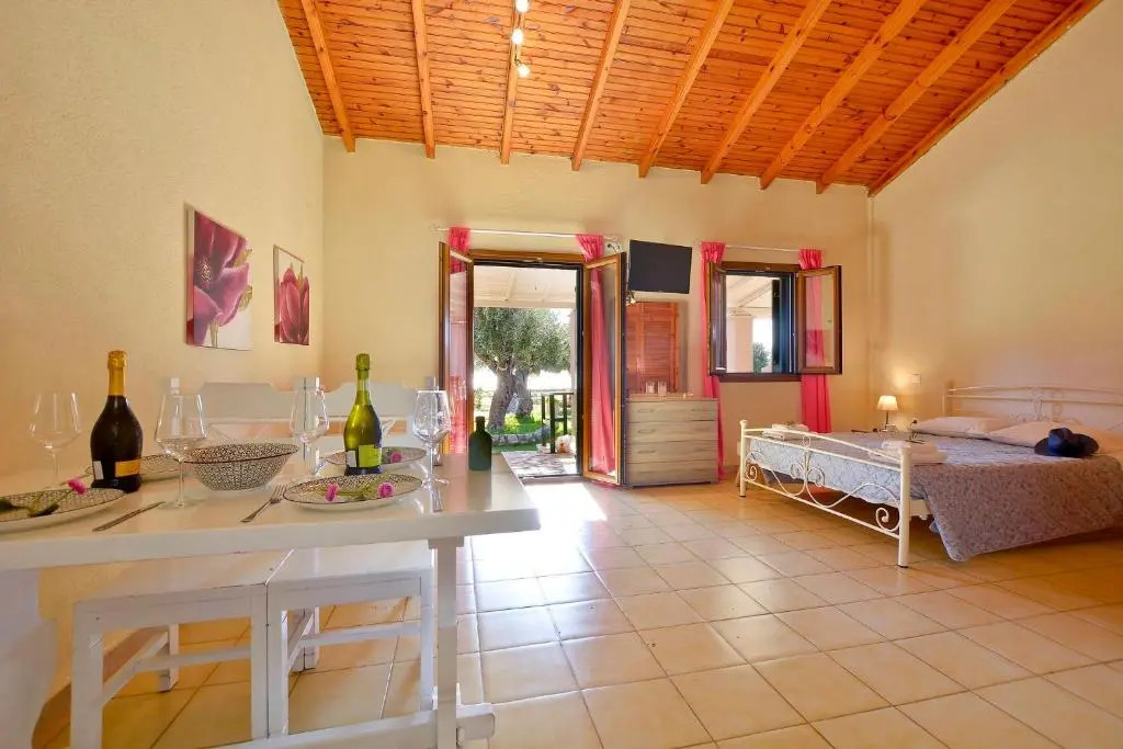 Renata Rooms & Studios