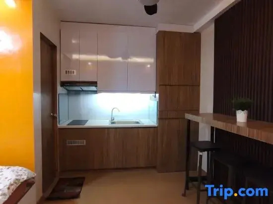 Near Manila Airport, "Hotel Style" Studio Condo With Kitchen + Pool, 5G
