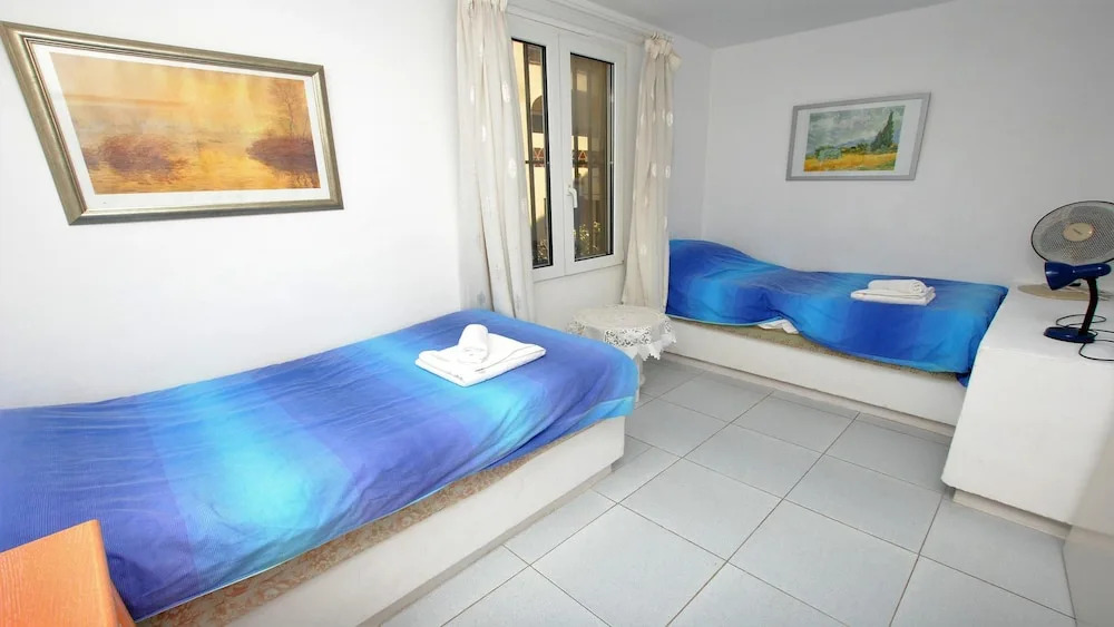 Dona Lola Sandra - Frontline beach house with full sea views within a short drive to Marbella  CS108