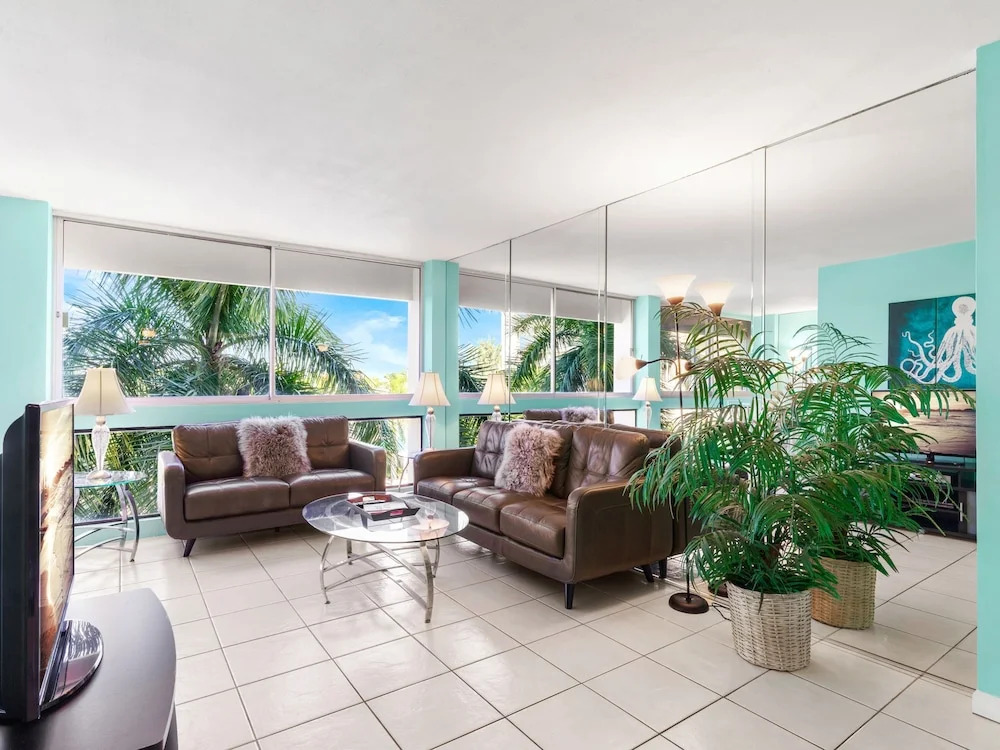 Palm Bay Club 7th-Floor Oceanfront Condo on Private Beach