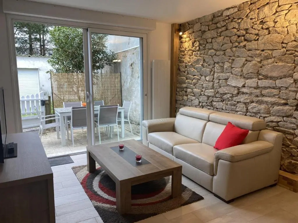 Maisonette en pierre rénovée avec jardin à 100m de la plage - 5/6 couchages et Wi-Fi - FR-1-349-179