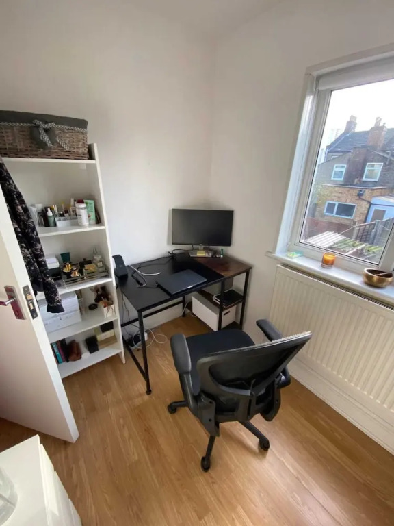 Vibrant & Funky 1BD Flat - 12 Mins to Stratford!