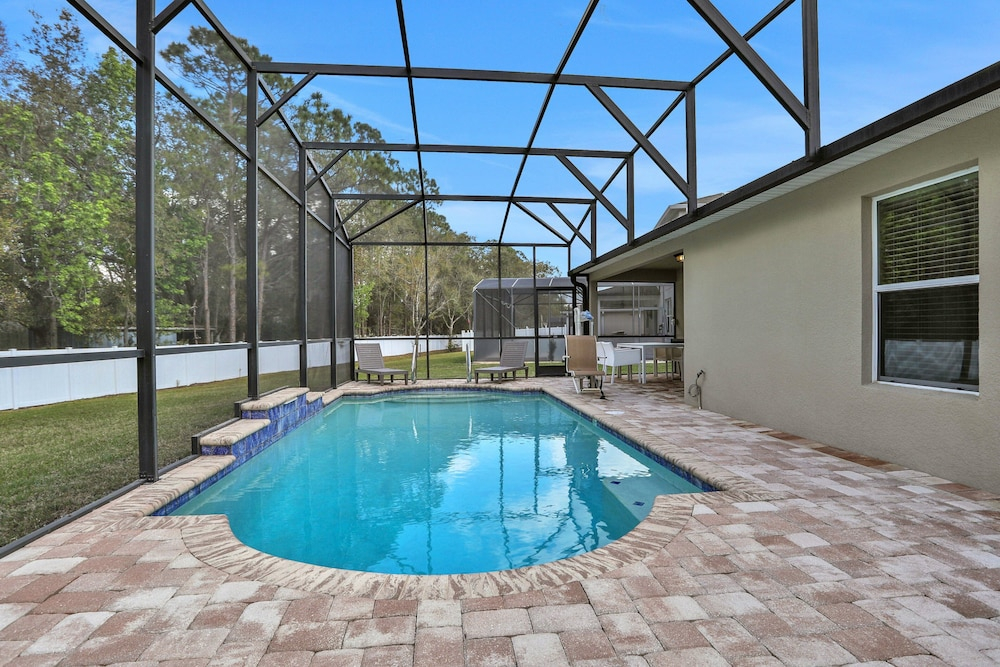 Grand Home With Private Screened Pool, Grill, Streaming, W/d, & AC