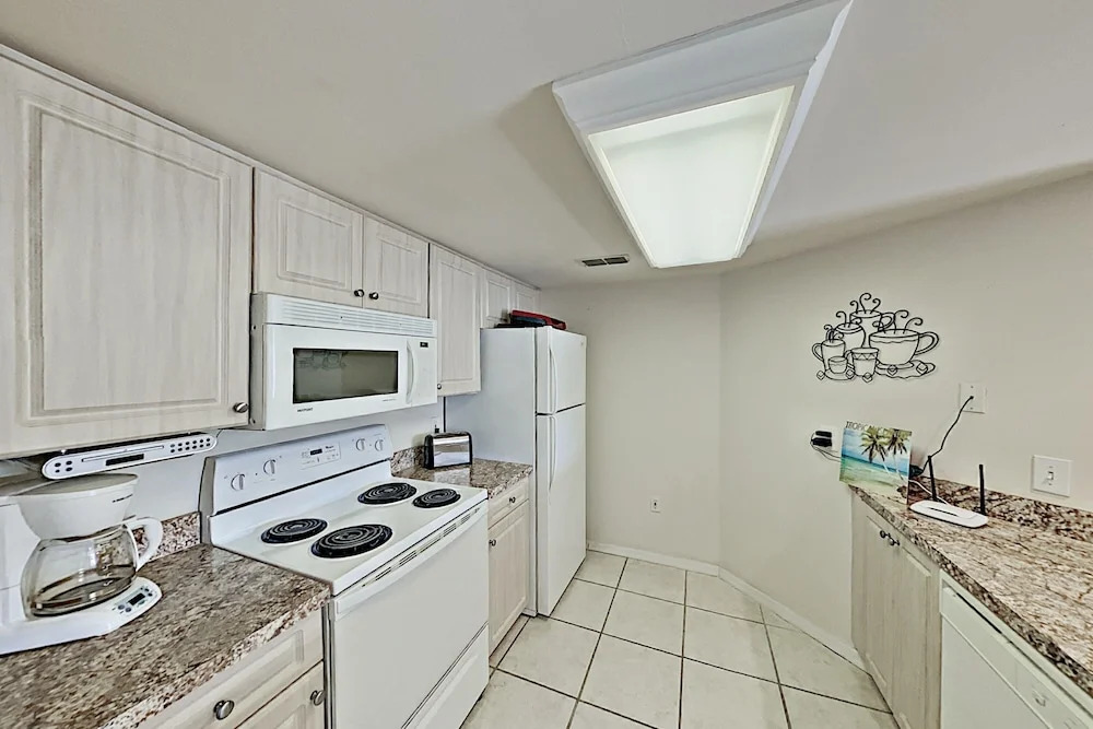 17754mil 2 Bedroom Condo