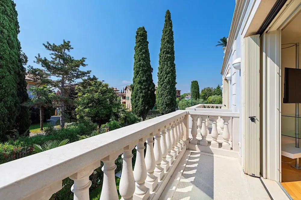 Luxury Lake Front Catullo A2 by Wonderful Italy