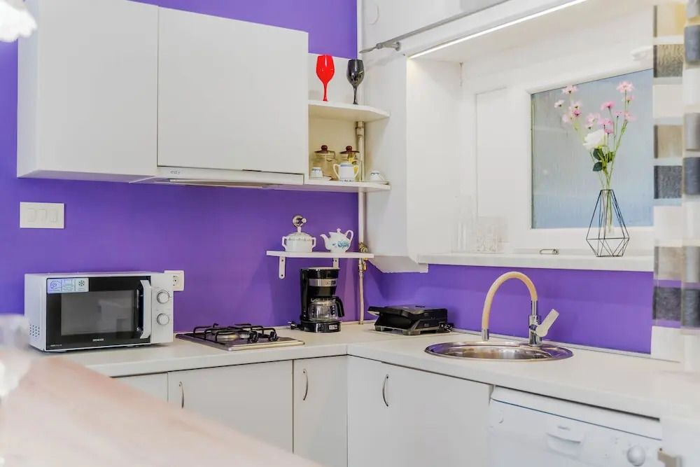 Charming Downtown Studio