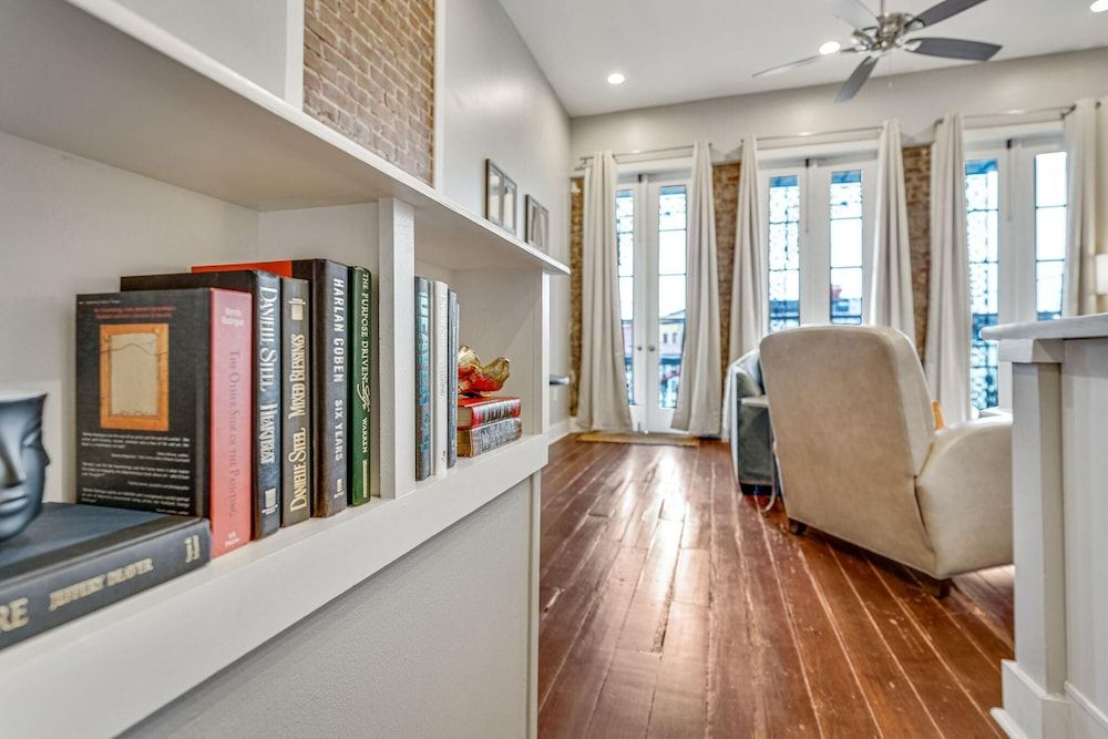 Luxurious Lower Garden District Condo w/ Balcony!
