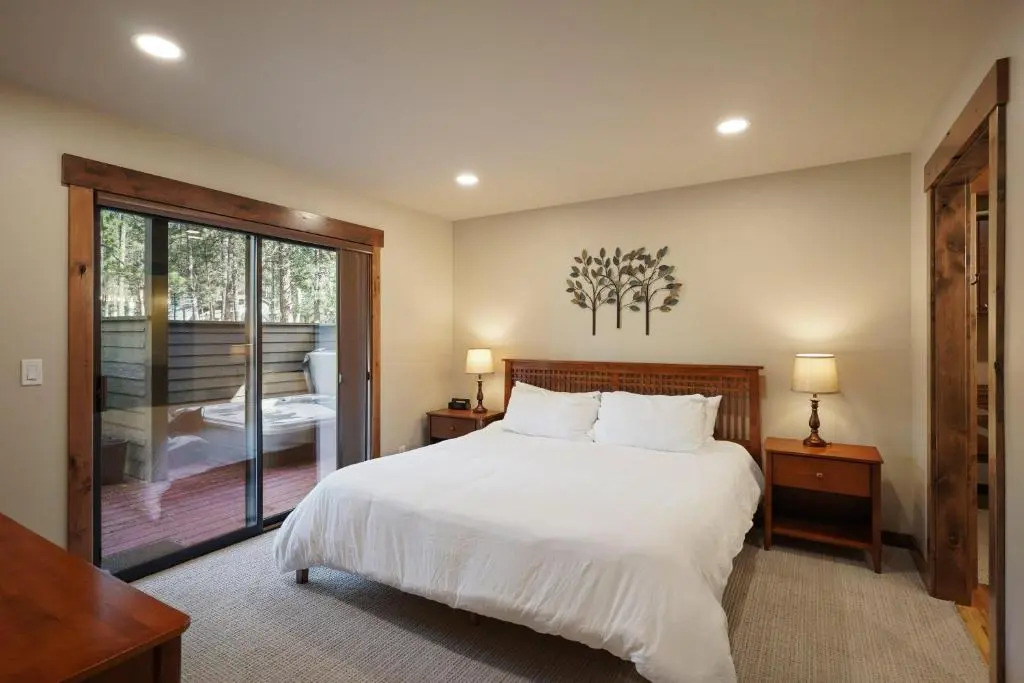 3 Tumalo-AC-Hot Tub-4BR/3BA