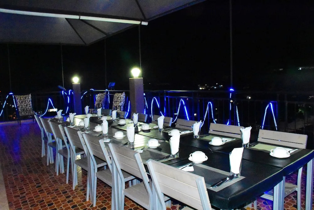 Club Rose Bay Hotel
