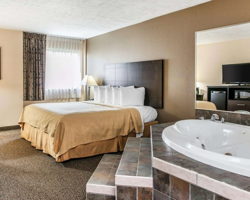 Quality Inn & Suites Mattoon South