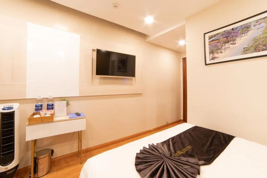 Silent Night Dem Lanh Hotel