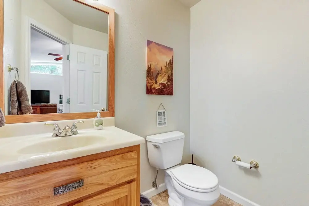 Cozy Cabin w/ Jetted Tub & Dog-friendly