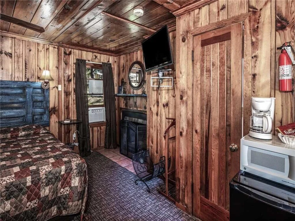 Apache Village 4, King Studio, Midtown, Sleeps 2