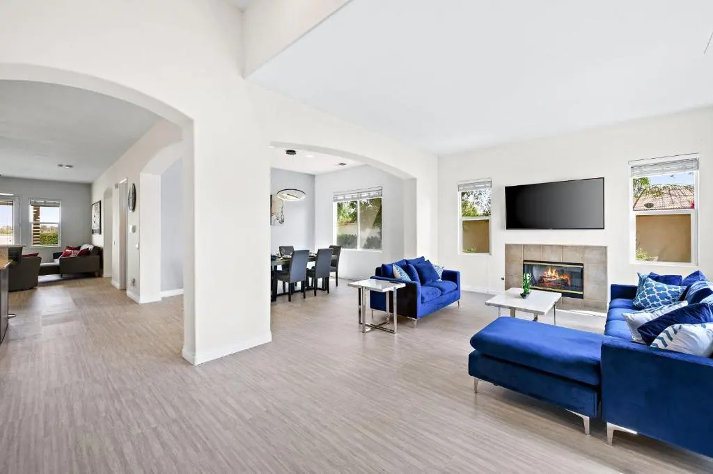 New Listing Luxurious Getaway Near Polo Fields home of Coachella, Stagecoach Sleeps 11 Pool,Parking, Golf, Spa, Coffee