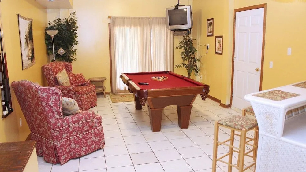 Cabaret III - 6 Br Home