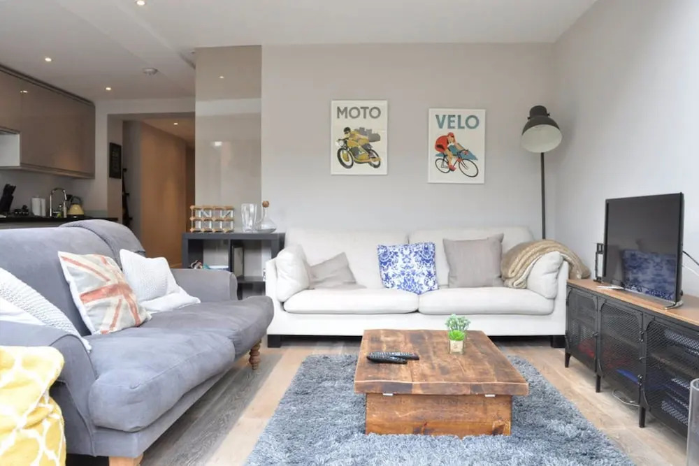 Spacious 2 Bedroom Flat With Garden