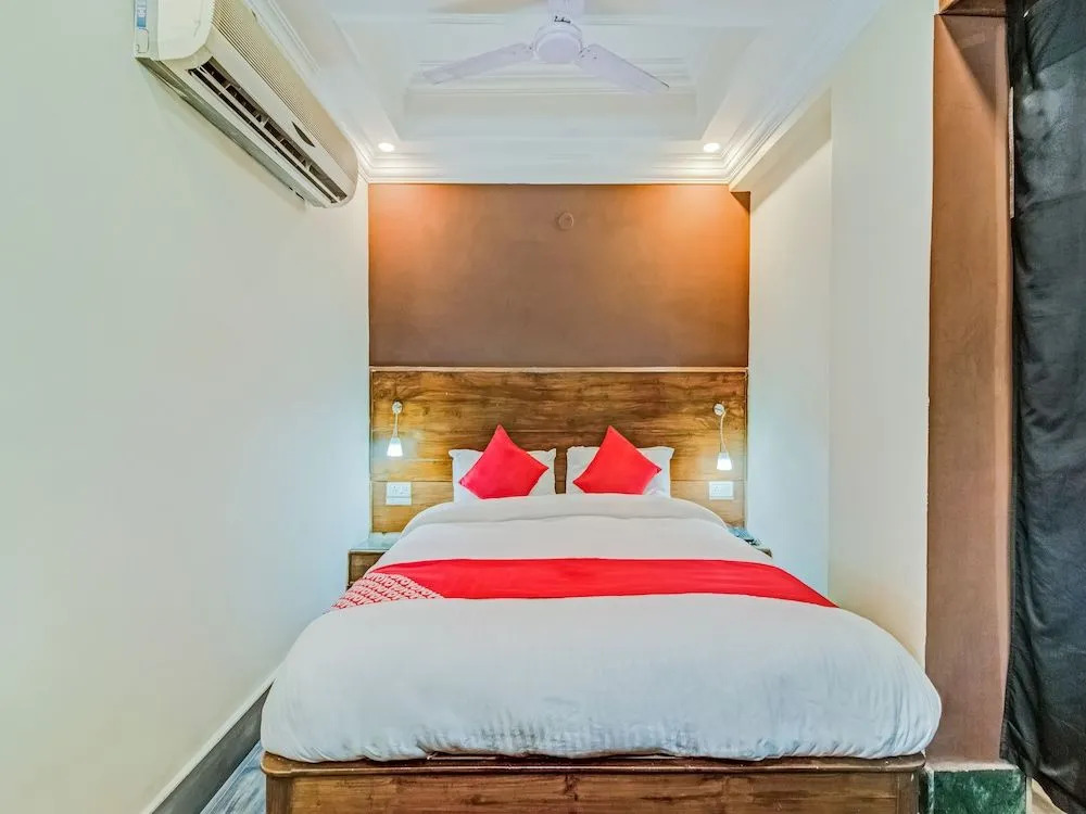 Oyo 24171 Hotel Meridian