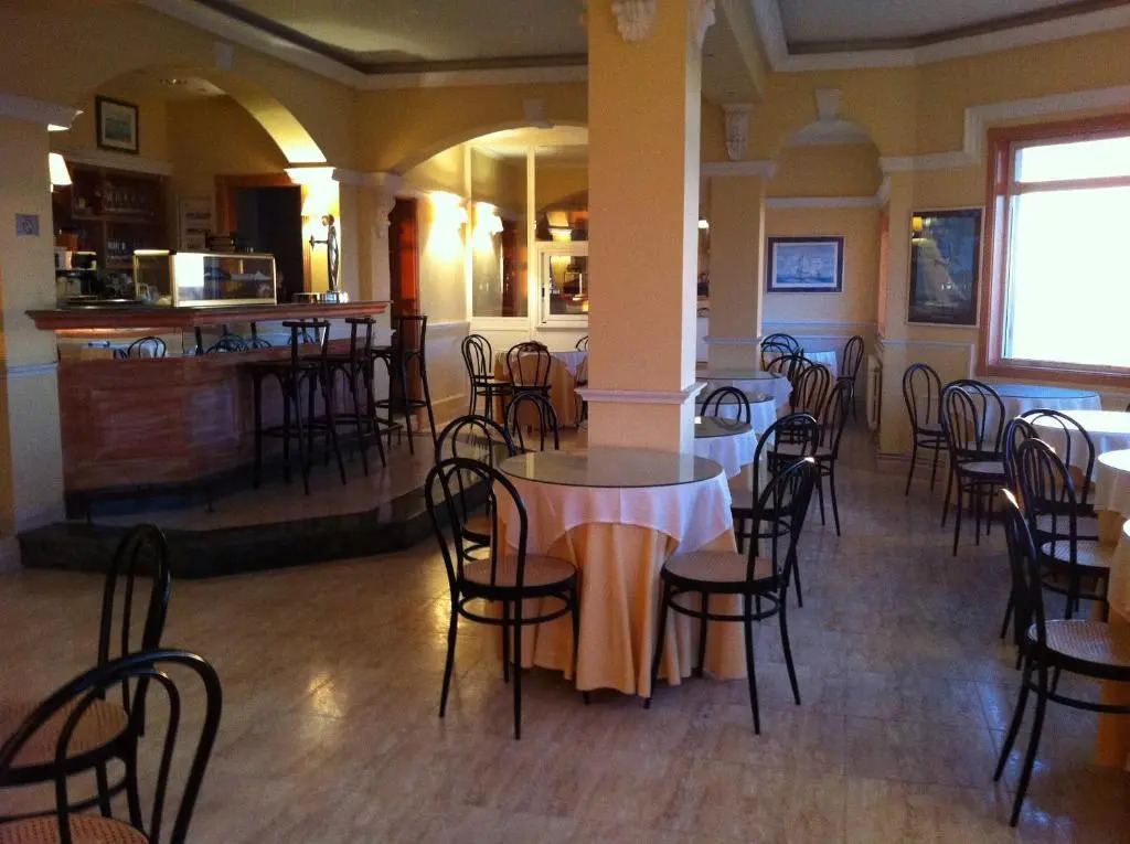 Hotel Rompeolas