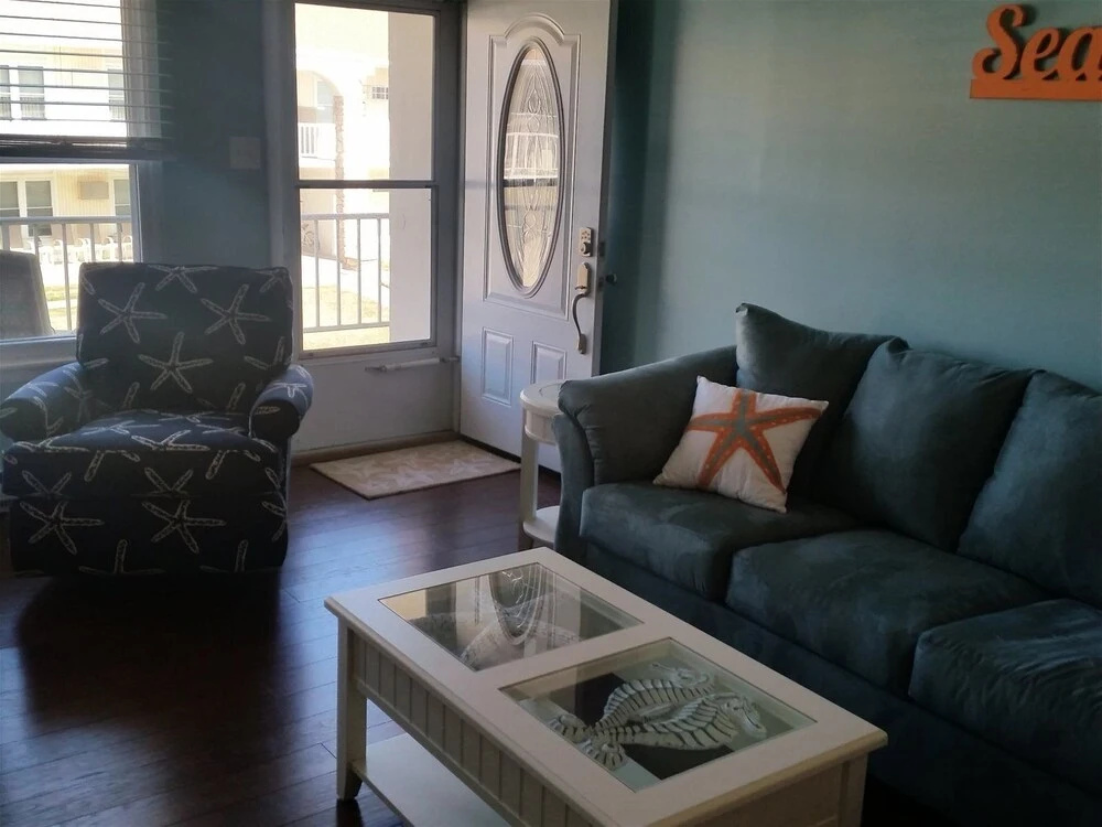 NW302 East Marina Court, Unit B2