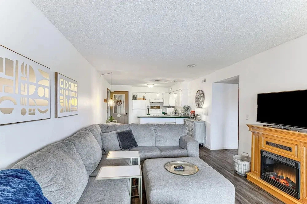 Waterfront Lake Ozark Condo w/ Access To 2 Pools