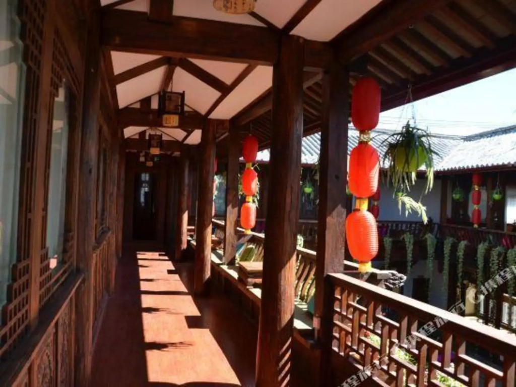 Manshan Caotang Snow Mountain Viewing Boutique Inn