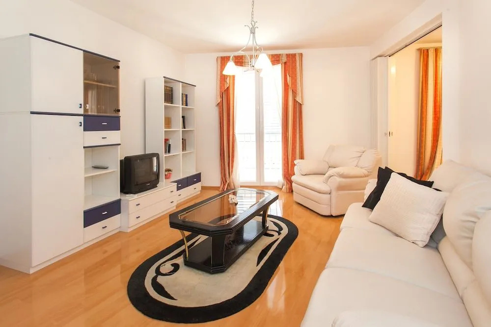 Three Wells Apartment