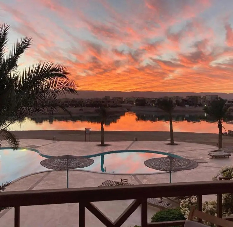Sabina 1br apartment Lagoon view with shared pool