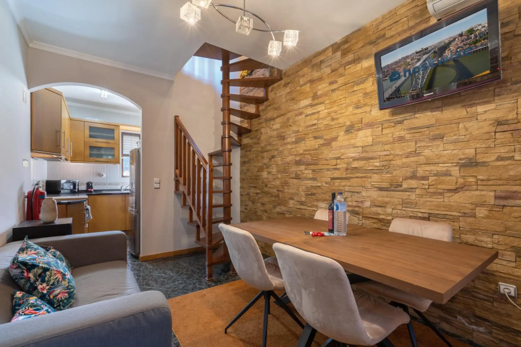 Host Wise - Lovely & Cozy House - Prime Location