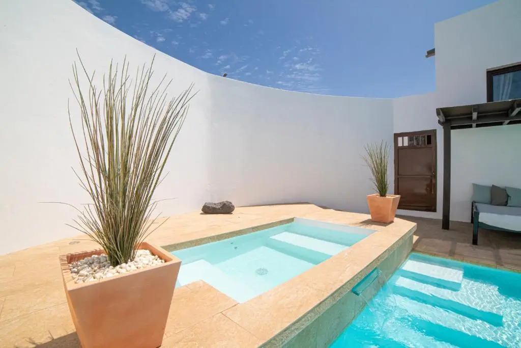 6 Bedroom Luxury Villa 300m from the water front