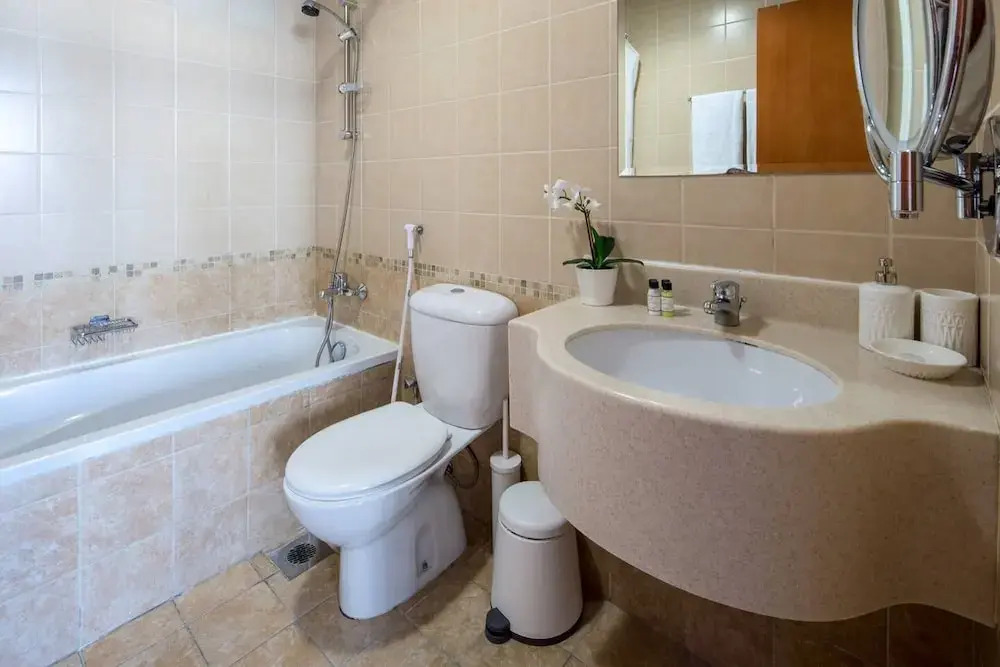 Elegantly Modern 1BR With Lovely Marina Views!