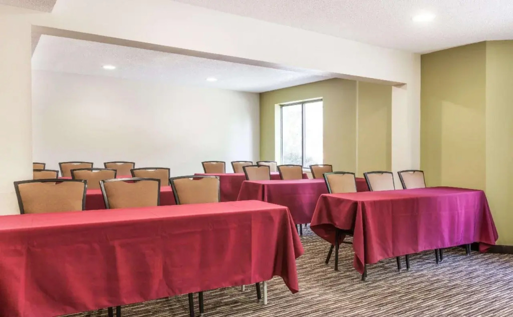 Baymont Inn & Suites Lincoln