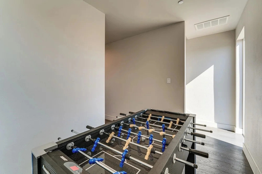 Work & Play! Gem w/ Fire Pit, 3 Mi to Dtwn Dallas