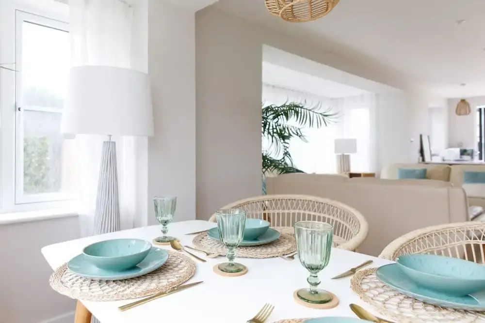 Mariners Stylish Beachside Getaway With Sea Views