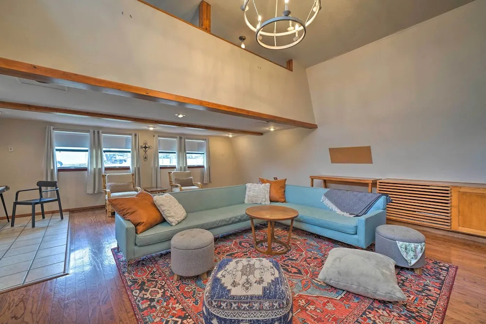 Bohemian Home w/ Screened Porch, 3 Mi to Lake!