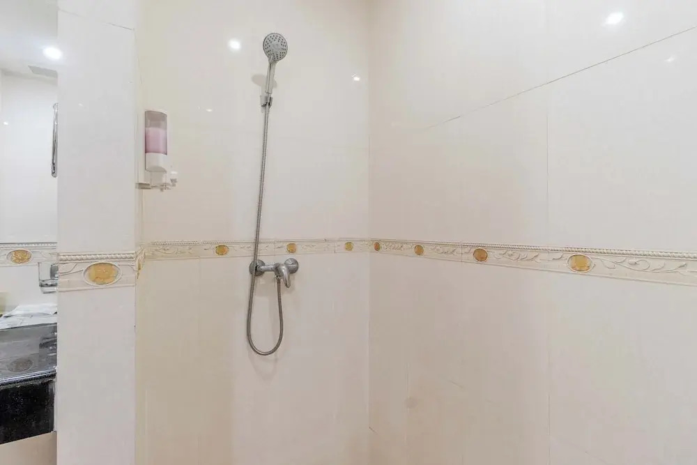 1BR with Pool &Gym Prime Location C233