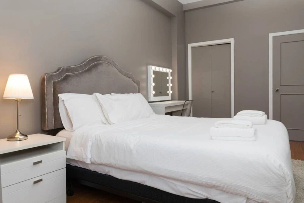 Central Toronto 2 Bedroom Flat