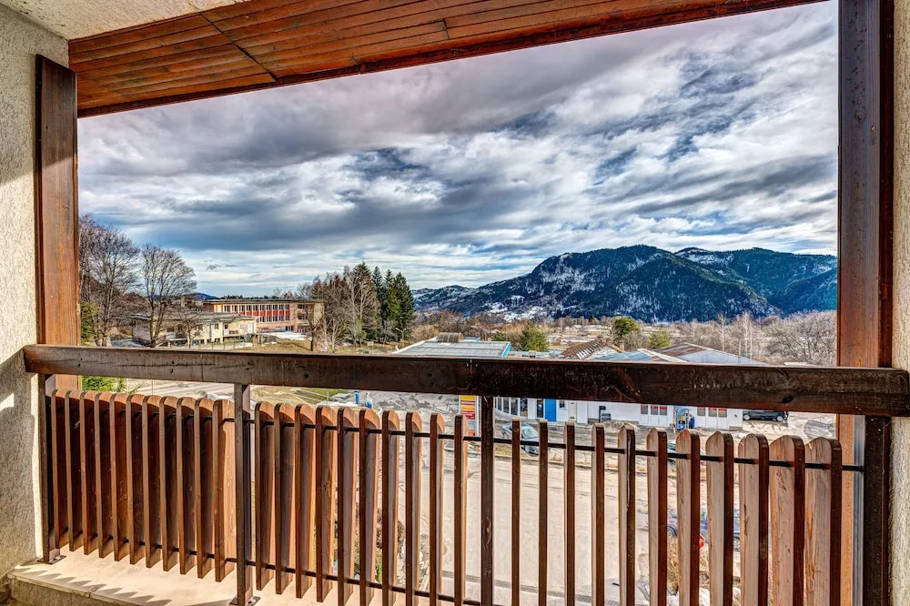 Complex Silver Hills