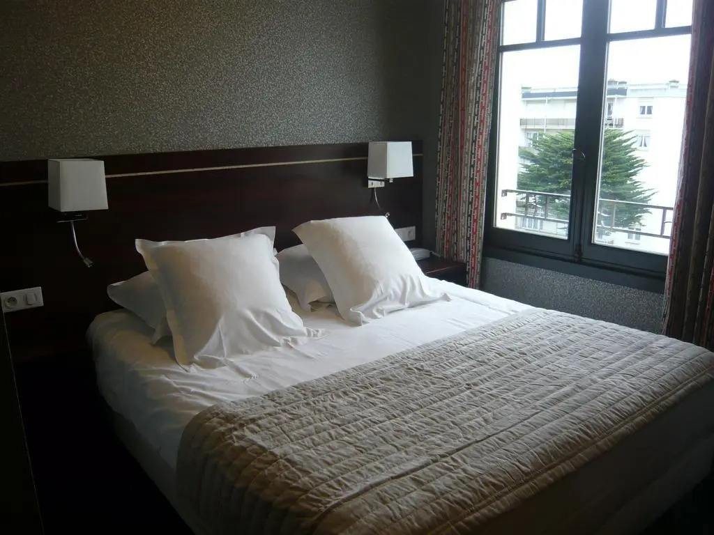 Ambassadeurs Logis Hotel