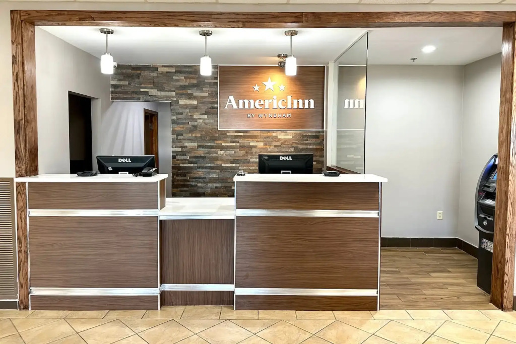 AmericInn & Suites by Wyndham Baraboo Event Center