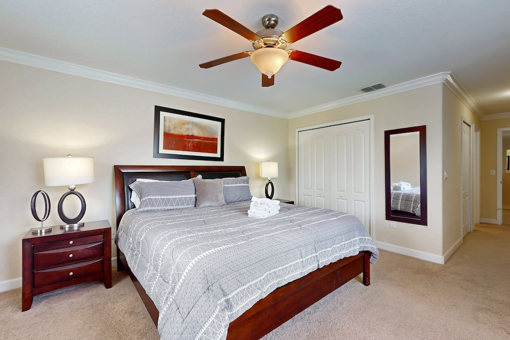 Dog-friendly Home With Private Pool, High-speed Wifi, Central AC, & Washer/dryer