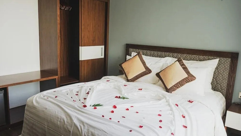 Sen Yangon Lakeview Hotel