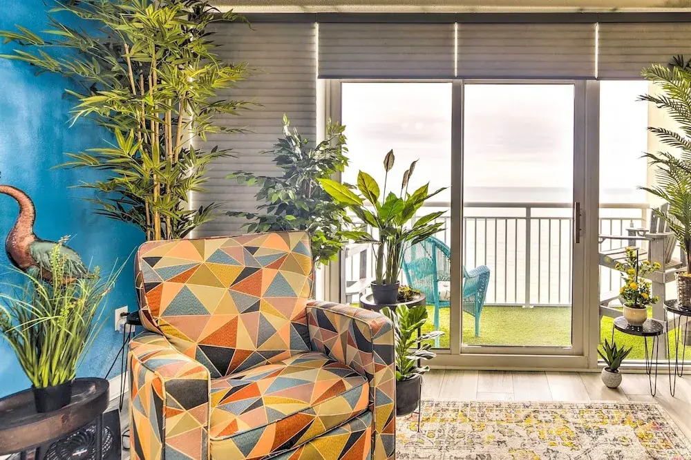 Condo w/ 2 Pools + Hot Tub in North Myrtle Beach!
