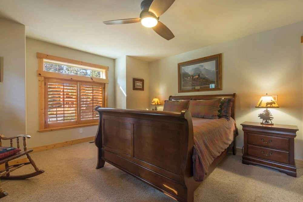 Spacious Mountain Modern Home Sleeps 12 in KB!