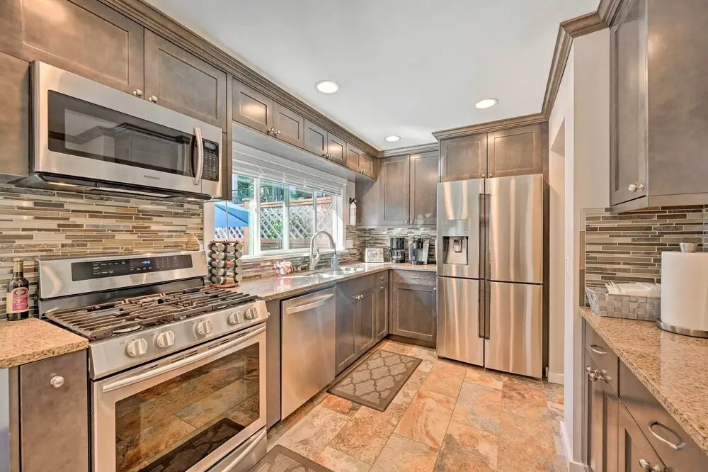 Family-friendly Kirkland Home ~ 1 Mi to Downtown